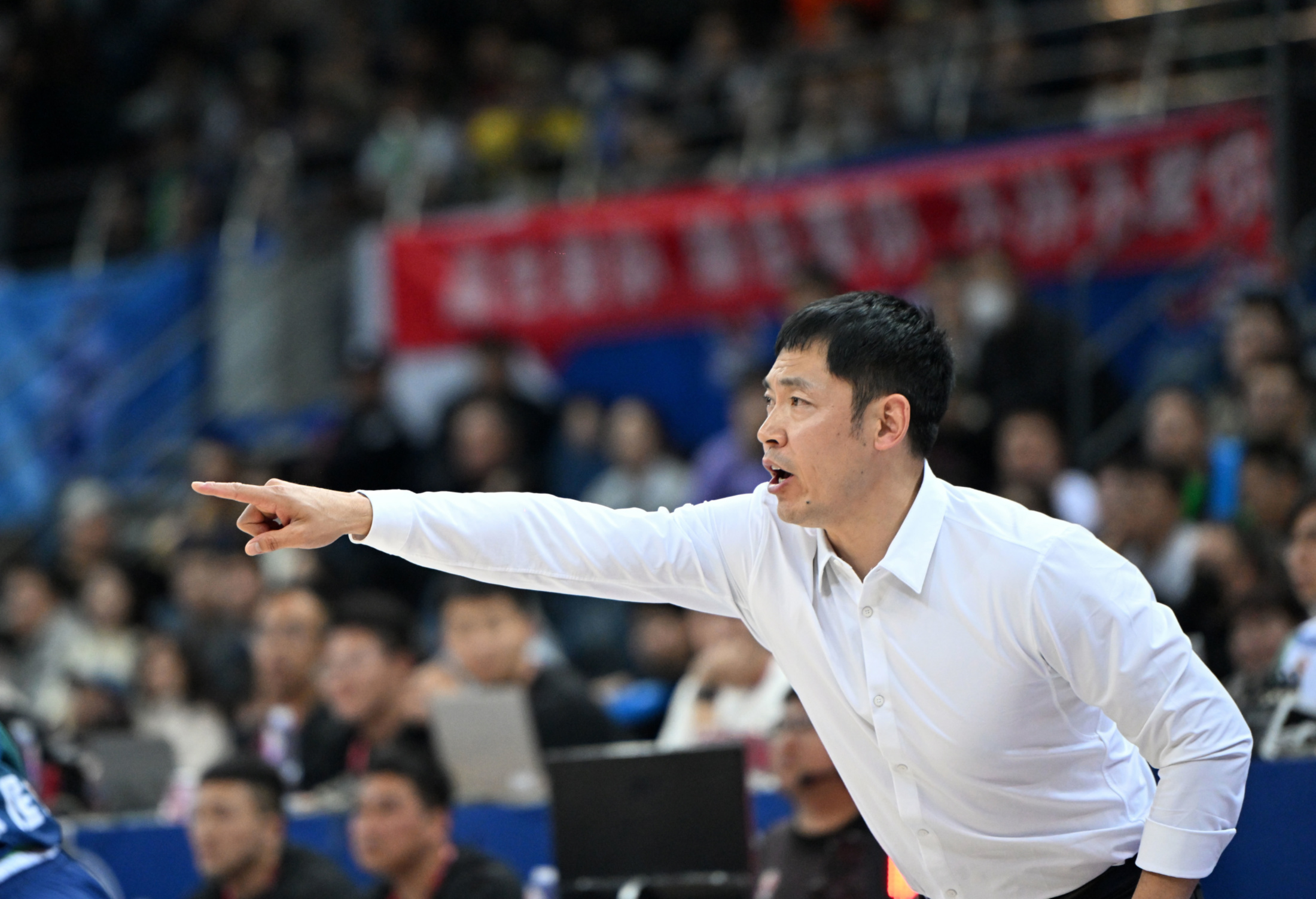 包含CBA常规赛关键时刻再迎强敌，北京首钢内部沟通，主帅态度：气氛紧张，资深球员宣示担当的词条